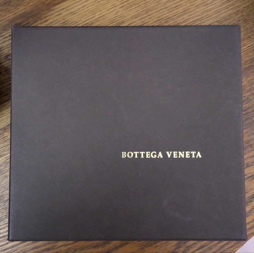 BOTTEGA VENETA Intrecciato Leather Wallet - Picture 2 of 8